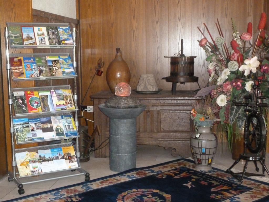 סנקט אלדגונד Wein- Und Gaestehaus St. Aldegundishof מראה חיצוני תמונה