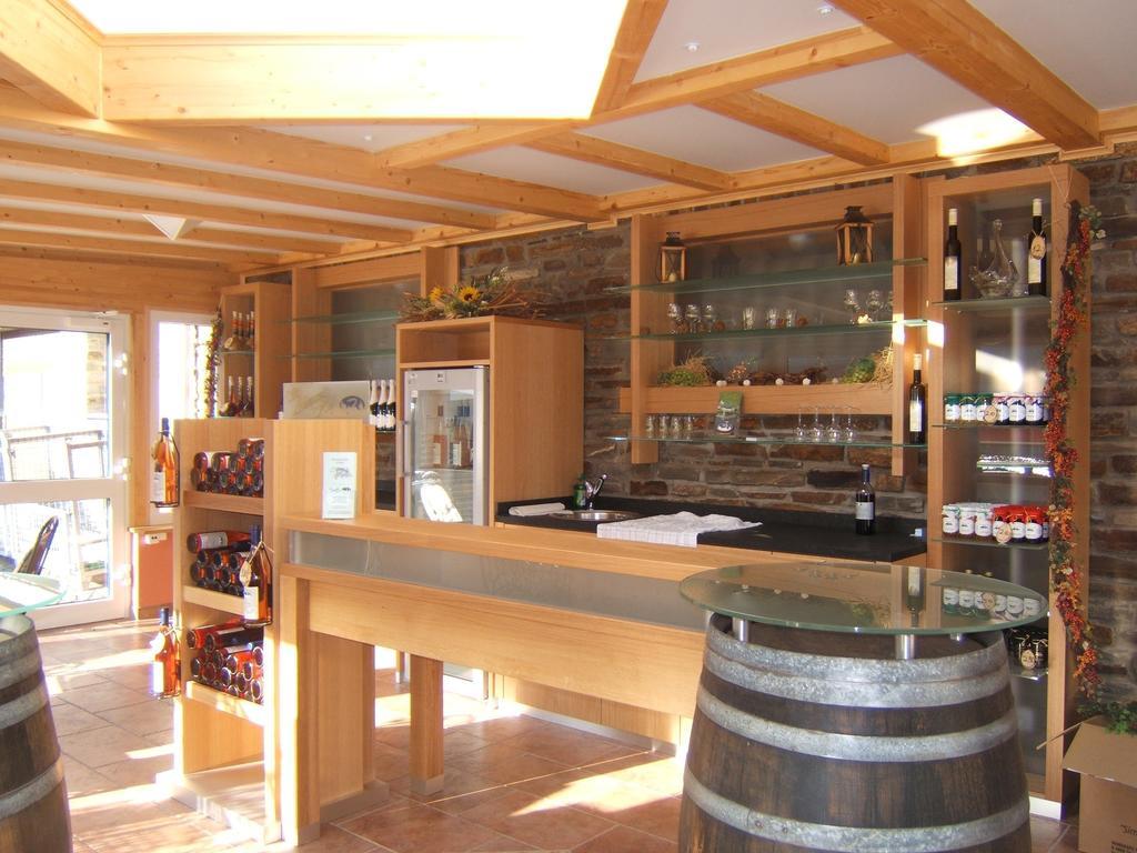 סנקט אלדגונד Wein- Und Gaestehaus St. Aldegundishof מראה חיצוני תמונה