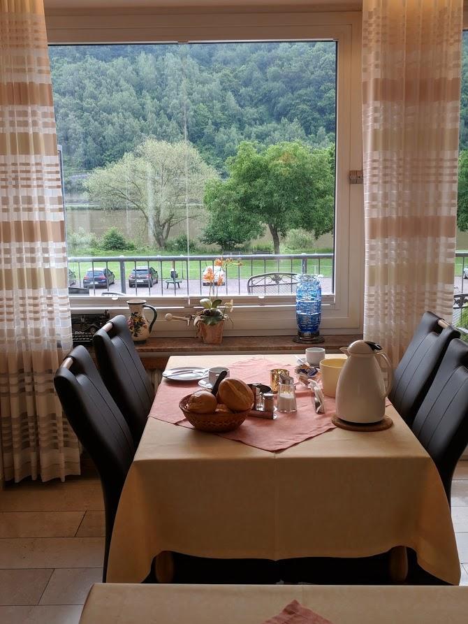 סנקט אלדגונד Wein- Und Gaestehaus St. Aldegundishof מראה חיצוני תמונה